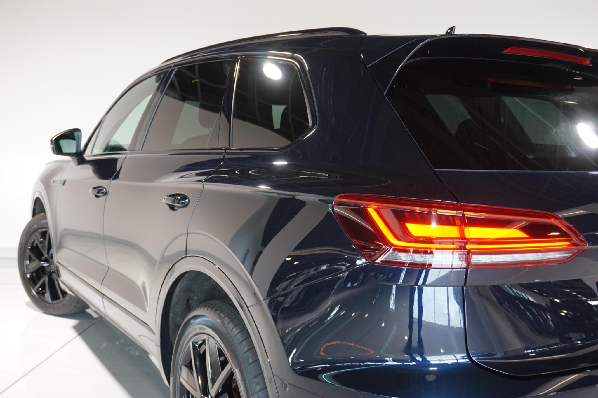 Volkswagen Touareg 3.0 TDI V6 R-Line SUV 5dr Diesel Tiptronic 4Motion Euro 6 (s/s) (286 ps)